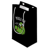 Pickle-ish Ticklish Funny Pickle Puns Dark BG Kleine Geschenktüte (Vorderseite Schrägansicht)