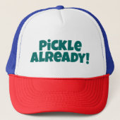 Pickle schon! Pickleball Hat - Grüner Text Truckerkappe (Vorderseite)