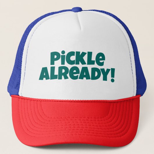 Pickle schon! Pickleball Hat - Grüner Text Truckerkappe (Vorderseite)