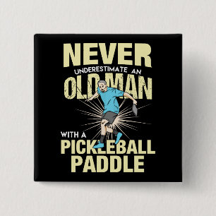 Pickleball - Alter Mann mit Pickleball-Paddel Button