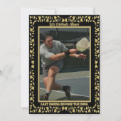 Pickleball Bachelor Party Black and Gold Ivay Fram Einladung (Rückseite)