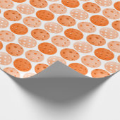 Pickleball Ball, Orange Pickleball Balls auf Weiß Geschenkpapier (Ecke)