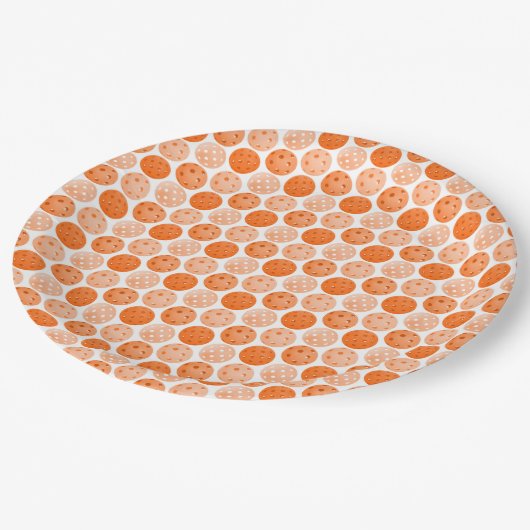 Pickleball Ball, Orange Pickleball Balls auf Weiß Pappteller (Schrägansicht)