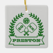 Pickleball-Benutzerdefiniertes Jahr und Name Keramikornament (Vorderseite)