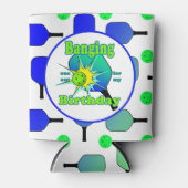 Pickleball Birthday Blue Green Paddle Ball Banging Dosenkühler (Vorderseite)