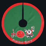 Pickleball Christmas Joy Santa Red und Green Polyester Weihnachtsbaumdecke<br><div class="desc">Die Weihnachtsfreude ist in vielerlei Hinsicht geschrieben. Feiern Sie den Urlaub mit unserer tollen JOY Pickleball Weihnachtskollektion mit festlichen Designs, die perfekt für Pickleballe und Party-Planer sind! Diese Kollektion umfasst eine einzigartige Weihnachtsdekoration und Geschenke, von bunten pickleball-Ornamenten und Party-Zubehör zu T - Shirt, Trinkbehälter, Zuhause-Waren und Accessoires. Ob Sie ein...</div>