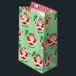Pickleball Christmas Small Geschenktasche Kleine Geschenktüte<br><div class="desc">Creative Pickleball Weihnachtsgeschenk oder Gastgeschenk-Tasche mit niedlichem Mrs. Claus pickleball Spielmuster.</div>