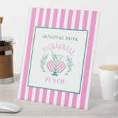 Pickleball Cocktail Club | Signaturentrink Sockelschild (In Situ)