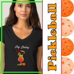 Pickleball Day Dinking Tropischer Hurrikan Cocktai T-Shirt<br><div class="desc">Genießen Sie ein Stück tropisches Paradies mit unserem farbenfrohen Orkancocktail-Design. Ein orangefarbener Hurrikan-Cocktail mit Limonen Scheiben, Orangenscheiben und Maraschino-Kirschen in lebendiger Grafik. Beim Pickleball geht es beim Essen darum, das Spiel so lange wie möglich zu verlängern, sodass Ihr Gegner früher einen Fehler macht als Sie. Wer wusste, das Aufschieben auf...</div>