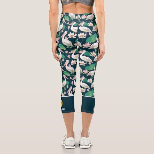 Pickleball Design tropischer Pelican Bird Custom Capri Leggings (Rückseite)