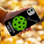 Pickleball Designated Dinker | Funny Pickleball Samsung Galaxy Hülle<br><div class="desc">Pickleball Designated Dinker | Funny Pickleball auf feinem schwarzen Glitzer Hintergrund Samsung Galaxy S22 Case. Einfach den Namen an Ihren eigenen oder an den pickleball Enthusiasten in Ihrem Leben anpassen. Machen Sie sich bereit, Ihre Liebe für pickleball (und Ihr Gefühl von Spaß) mit diesem lustigen Pickleball Sprichwort Phone Case zu...</div>