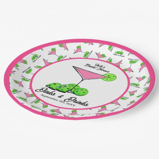Pickleball Dinks & Drinks Pink Cosmo Cocktails Pappteller (Schrägansicht)