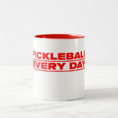 Pickleball Everyday White and Red Mug Zweifarbige Tasse (Mittel)