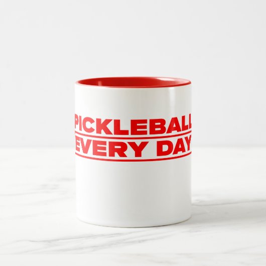 Pickleball Everyday White and Red Mug Zweifarbige Tasse (Mittel)