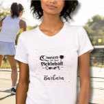 Pickleball Gal Queen of the Court Bella Leinwand T-Shirt<br><div class="desc">Ja, es gibt eine Königin des Pickleball Hofes in Ihrem Leben, die diesen lustigen Bella Leinwand T - Shirt als Geschenk wirklich genießen würde. Ja — Königin des Pickleball Court mit viel Glanz und etwas Glitzer und personalisiert mit ihrem Namen. Alle Fragen zum Design, senden Sie einfach einen Chat und...</div>