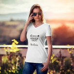 Pickleball Gal Queen of the Court T-Shirt<br><div class="desc">Ja, es gibt eine Königin des Pickleball Hofes in Ihrem Leben, die diesen lustigen T - Shirt wirklich als Geschenk genießen würde. Ja — Königin des Pickleball Court mit viel Glanz und etwas Glitzer mit einer Rose goldener Hintergrund und personalisiert mit ihrem Namen. Alle Design-Fragen, senden Sie einfach eine E-Mail...</div>