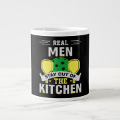 Pickleball Geschenk Real Men Bleibe aus der Küche Jumbo-Tasse (Vorderseite)