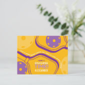 Pickleball Happy Birthday Yellow anpassbar Postkarte (Stehend Vorderseite)