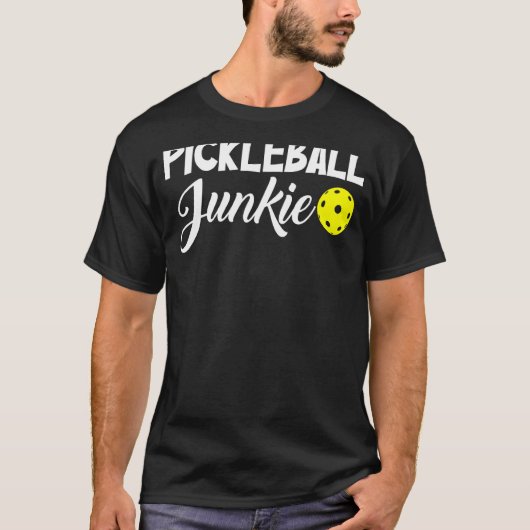 Pickleball Junkie Pickleball Sprichwort Ball Sport T-Shirt (Vorderseite)