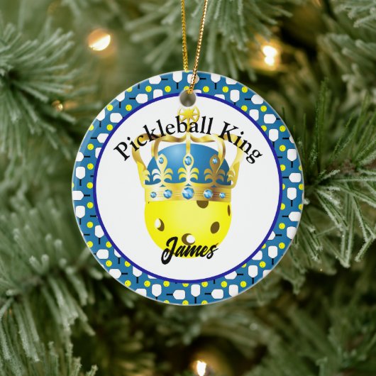 Pickleball King Personalisiert Gelb, Blau, Weiß Keramik Ornament (Baum)