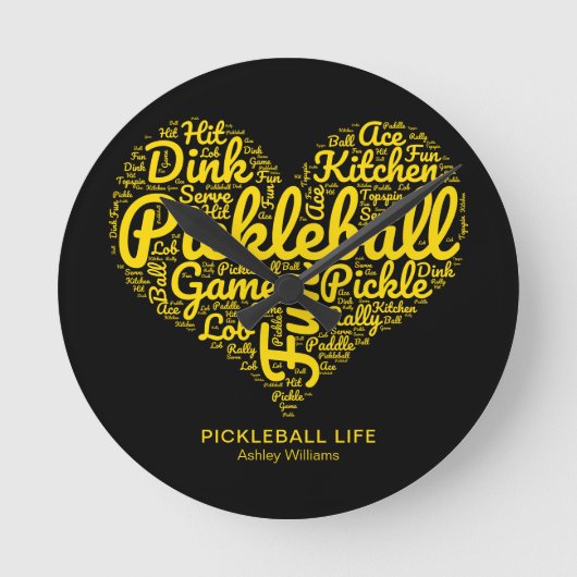 Pickleball Life Word Art Typografie Personalisiert Runde Wanduhr (Vorderseite)