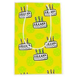 Pickleball mit Birthday Cake auf gelbem Hintergrun Mittlere Geschenktüte