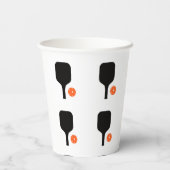 Pickleball-Paddel und orangefarbenes Pickleball Pappbecher (Rückseite)