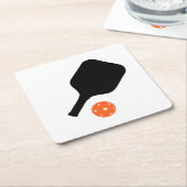 Pickleball-Paddel und orangefarbenes Pickleball Rechteckiger Pappuntersetzer (angewinkelt)