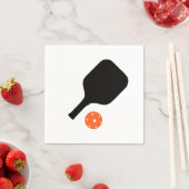 Pickleball-Paddel und orangefarbenes Pickleball Serviette (Beispiel)