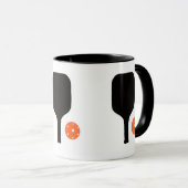 Pickleball-Paddel und orangefarbenes Pickleball Tasse (VorderseiteRechts)