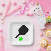 Pickleball-Paddle und grüne Bälle Pappteller (Party)