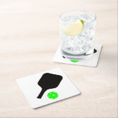 Pickleball-Paddle und grüne Bälle Rechteckiger Pappuntersetzer (Vor Ort)