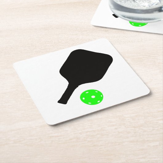 Pickleball-Paddle und grüne Bälle Rechteckiger Pappuntersetzer (angewinkelt)