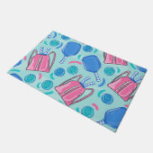 Pickleball Paddles und Balls Blue Fußmatte (Schrägansicht)