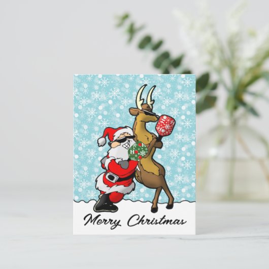 Pickleball Partners Santa & Reindeer Sleighing It Postkarte (Stehend Vorderseite)