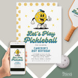 Pickleball Party Funny Pickleball Cartoon Mascot Einladung<br><div class="desc">Eine lustige Einladung für Ihr nächstes Pickleball-Party. Das Design ist mit einem lustigen Retro-Maskottchen aus Pickleball-Cartoon mit einer Kappe und dem Wort "Let's Play Pickleball" in einem lustigen Schriftart ausgestattet. Fügen Sie einfach alle Ihre benutzerdefinierten Party-Details hinzu. Ideal für Erwachsene oder Kinder-Pickleball Geburtstagsparty, Pickleball Wochenende Ansammlung, Urlaub oder jeden Tag...</div>