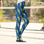 Pickleball Pickle Holding Paddle and Ball Leggings<br><div class="desc">Alle ihre Pickleball-Freunde werden aus diesen Leggings des Funny Pickleball mit einem überwältigenden Muster von Cartoon-Paddeln "People" mit Paddeln und Kugeln zum Lachen kommen. Ideal für Rec-Spiel oder Turnier/Spiel Club-Spiel - oder perfekt für das Tragen in der Stadt.</div>