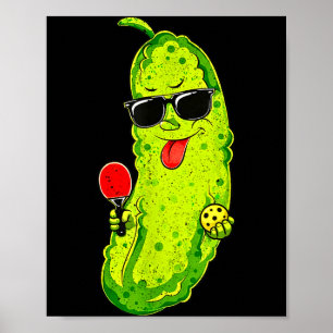 Pickleball-Pickle mit Sonnenbrille, Paddle & Poster