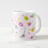 Pickleball-Player-Geschenk für ihr rosa Personalis Jumbo-Tasse (Vorderseite Rechts)
