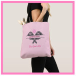 Pickleball Player Monogram Name Paddle Tote Bag Tasche<br><div class="desc">Pickleball Gal verdient sicherlich eine Tasche, die die Geschichte erzählt - sie spielt Lieben und "das gute Leben" macht diese Aussage für sie. Ihre Initialen / Monogramm auf den Paddeln und ihr Name auf der Unterseite. Spaß und einzigartig. Für sich selbst oder macht ein wunderbares Geschenk. Alle Design-Fragen, senden Sie...</div>