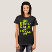 Pickleball Quote Keep Calm and Pickle On Picklebal T-Shirt (Vorne ganz)