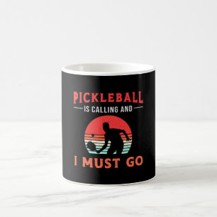 Pickleball ruft an und ich muss Paddelspieler werd Kaffeetasse