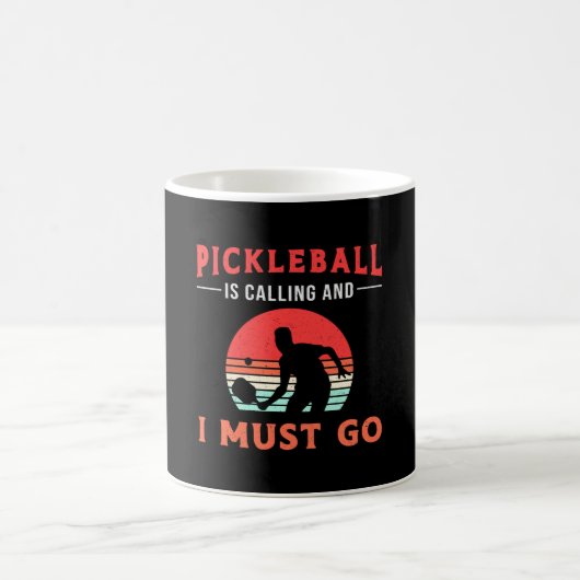 Pickleball ruft an und ich muss Paddelspieler werd Kaffeetasse (Mittel)
