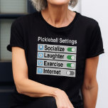 Pickleball Settings Socialize Lachübung T-Shirt<br><div class="desc">Wo sonst kann man gleichzeitig lachen,  trainieren und mit Freunden kommunizieren? Pickleball,  natürlich! Und es war kein Internet nötig. Mit diesem lustigen und ironischen T - Shirt,  den Pickleball,  kannst du zeigen,  wie sehr du diesen Sport genießt.</div>