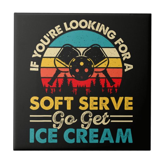 Pickleball Soft Serve Lustiger Sportswitz Fliese (Vorderseite)