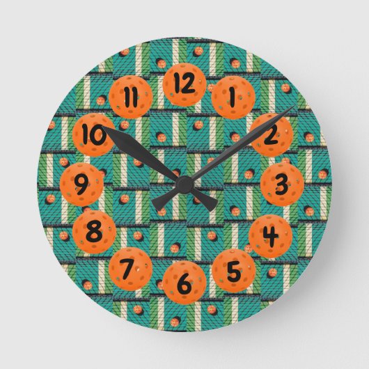 Pickleball spielen, bis die Lichter auf der Straße Runde Wanduhr (Vorderseite)