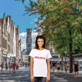 Pickleball-Spieler mit rotem Slogan T-Shirt