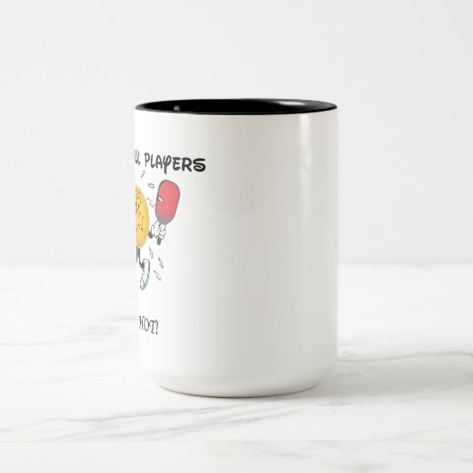 Pickleball Spieler sind heiß Zweifarbige Tasse (Mittel)