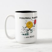 Pickleball Spieler sind heiß Zweifarbige Tasse (Links)