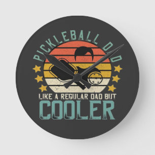 Pickleball-Vater wie ein regelmäßiger Vater, aber  Runde Wanduhr